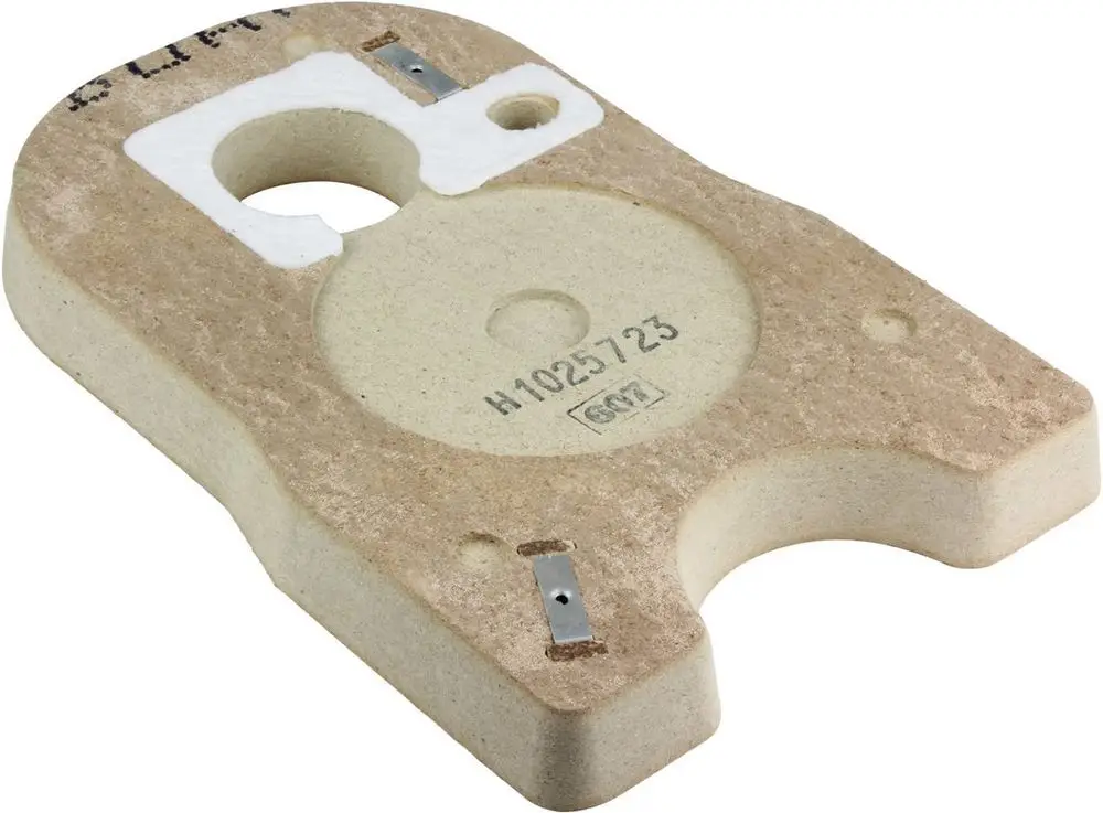 Bosch Wärmeschutz mit einer flachen, rechteckigen Form und Ausstanzungen. Die Oberfläche ist hell und strukturiert, mit nummerierten Markierungen.